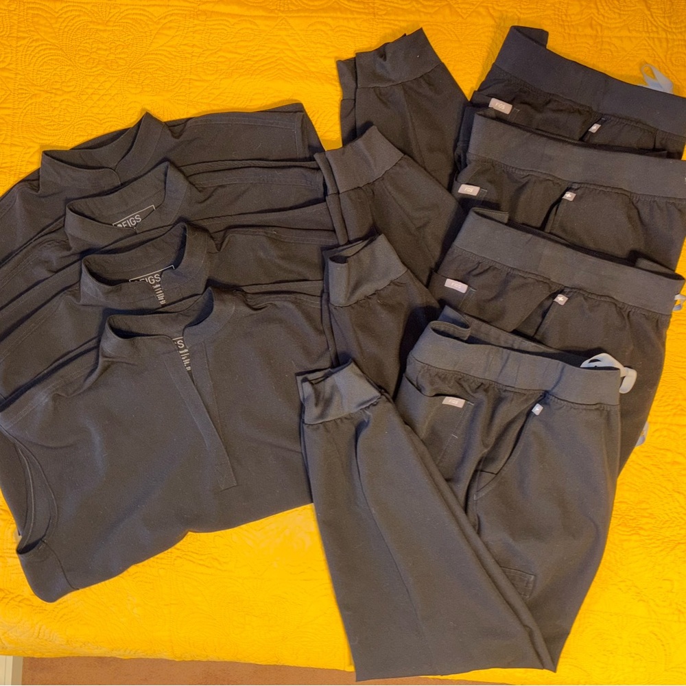 4 PAIRS OF MEDIUM BLACK RAPHAELA AND LARGE ZAMORA JOGGER SETS